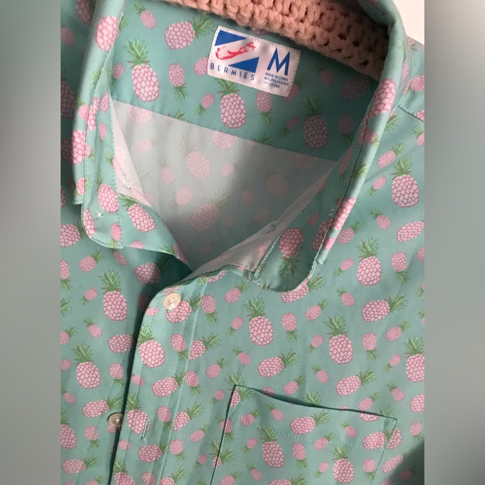 Vintage Bernie’s Swim Wear Pink Pineapple Blue Hawaiian Shirt Mens Size Medium